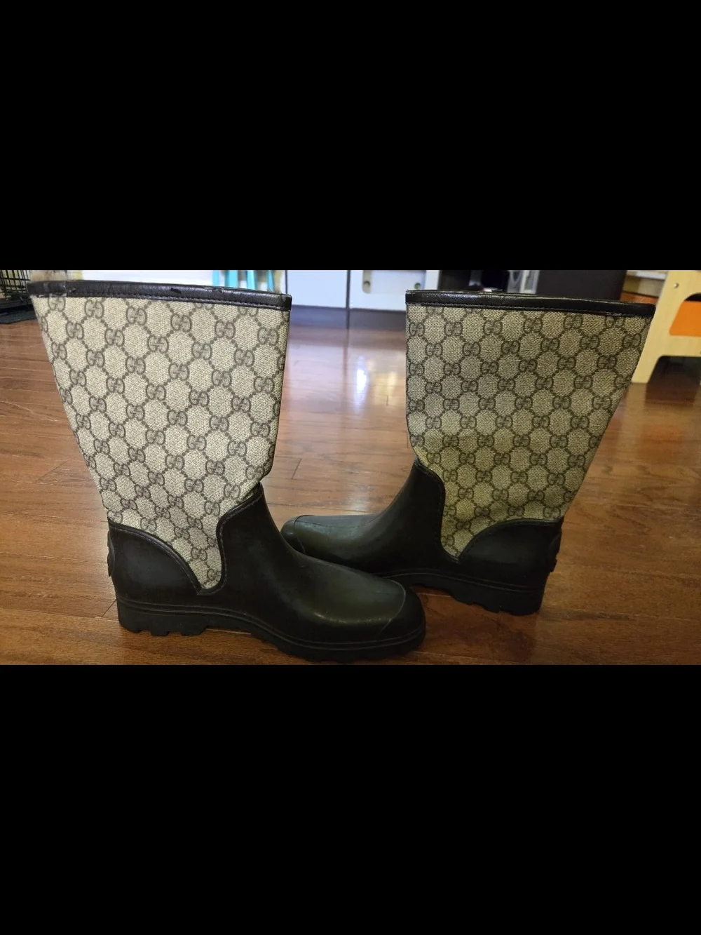 Authentic Vintage Never Worn Gucci Fur Lined GG Rain Boots: Size 39